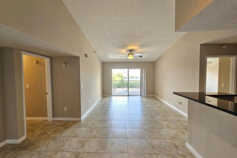 Condo in Hypoluxo, Florida, 2 bedrooms  № 2248332 - photo 2