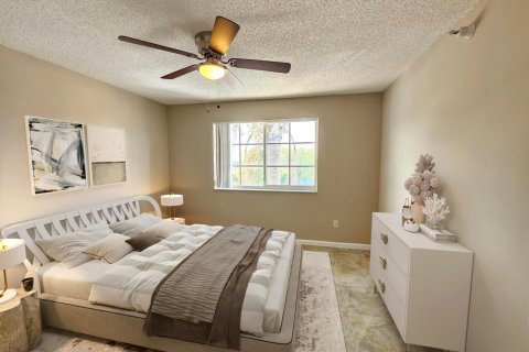 Condo in Hypoluxo, Florida, 2 bedrooms  № 2248332 - photo 14