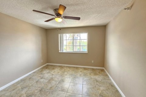 Condo in Hypoluxo, Florida, 2 bedrooms  № 2248332 - photo 15