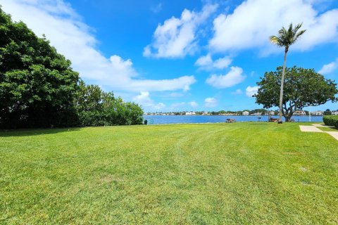 Condo in Hypoluxo, Florida, 2 bedrooms  № 2248332 - photo 30