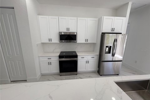 House in Lehigh Acres, Florida 3 bedrooms, 141.4 sq.m. № 1717531 - photo 6