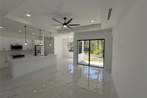 House in Lehigh Acres, Florida 3 bedrooms, 141.4 sq.m. № 1717531 - photo 13