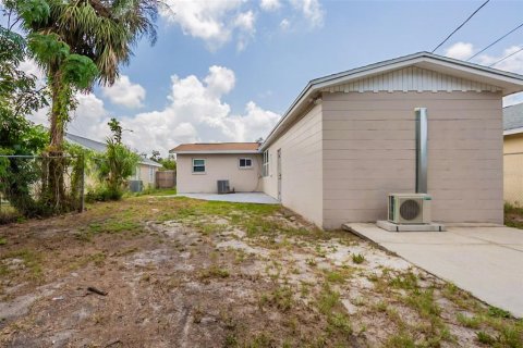 House in Saint Petersburg, Florida 3 bedrooms, 111.76 sq.m. № 1788234 - photo 28