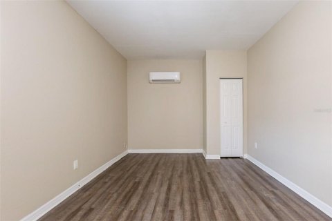 House in Saint Petersburg, Florida 3 bedrooms, 111.76 sq.m. № 1788234 - photo 24