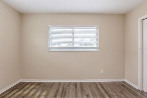 House in Saint Petersburg, Florida 3 bedrooms, 111.76 sq.m. № 1788234 - photo 17