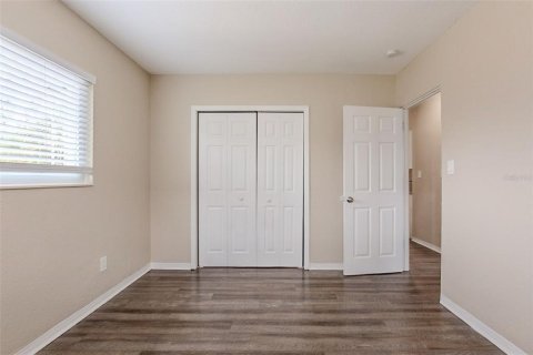 House in Saint Petersburg, Florida 3 bedrooms, 111.76 sq.m. № 1788234 - photo 18
