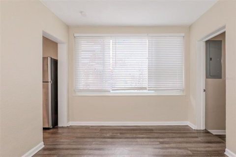 House in Saint Petersburg, Florida 3 bedrooms, 111.76 sq.m. № 1788234 - photo 22