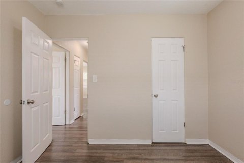 House in Saint Petersburg, Florida 3 bedrooms, 111.76 sq.m. № 1788234 - photo 13