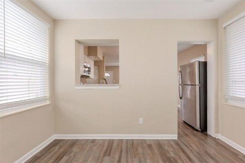 House in Saint Petersburg, Florida 3 bedrooms, 111.76 sq.m. № 1788234 - photo 21