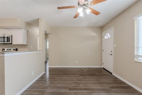 House in Saint Petersburg, Florida 3 bedrooms, 111.76 sq.m. № 1788234 - photo 7