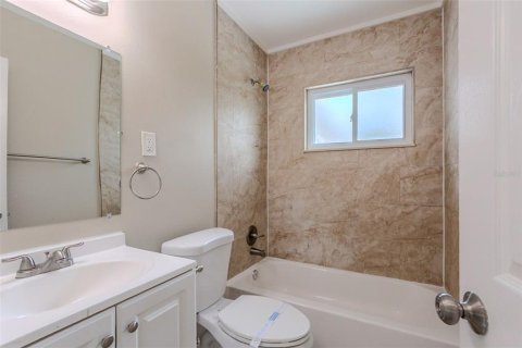 House in Saint Petersburg, Florida 3 bedrooms, 111.76 sq.m. № 1788234 - photo 14