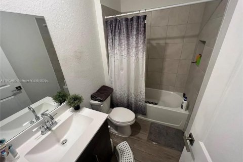 Townhouse in Homestead, Florida 4 bedrooms, 127.65 sq.m. № 1926820 - photo 14