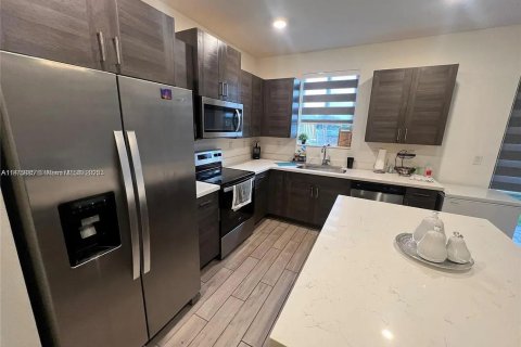 Townhouse in Homestead, Florida 4 bedrooms, 127.65 sq.m. № 1926820 - photo 2