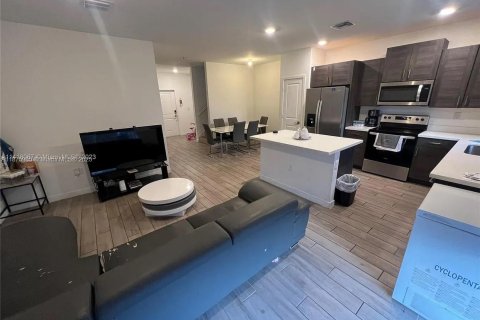 Townhouse in Homestead, Florida 4 bedrooms, 127.65 sq.m. № 1926820 - photo 6