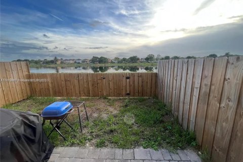 Townhouse in Homestead, Florida 4 bedrooms, 127.65 sq.m. № 1926820 - photo 16