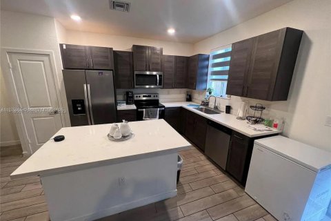 Townhouse in Homestead, Florida 4 bedrooms, 127.65 sq.m. № 1926820 - photo 4