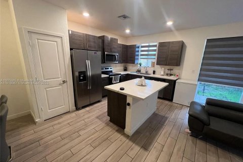 Townhouse in Homestead, Florida 4 bedrooms, 127.65 sq.m. № 1926820 - photo 3