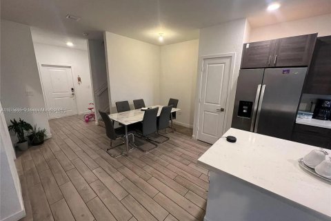 Townhouse in Homestead, Florida 4 bedrooms, 127.65 sq.m. № 1926820 - photo 5