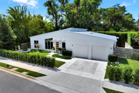 House in Winter Park, Florida 3 bedrooms, 180.6 sq.m. № 2238721