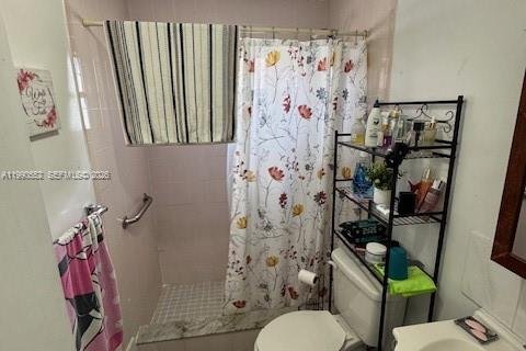 Casa en venta en Hialeah, Florida, 4 dormitorios, 194.17 m2 № 2058039 - foto 29