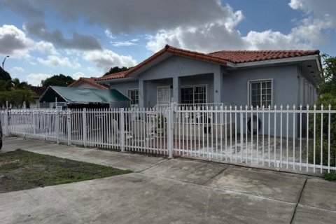 Casa en venta en Hialeah, Florida, 4 dormitorios, 194.17 m2 № 2058039 - foto 3
