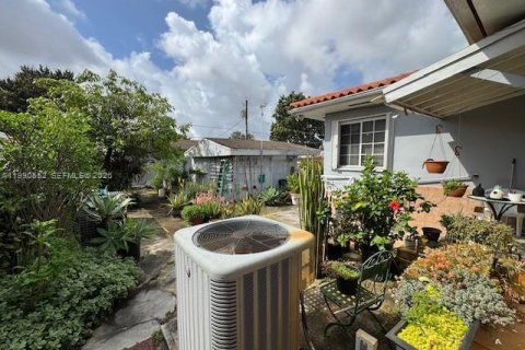 Casa en venta en Hialeah, Florida, 4 dormitorios, 194.17 m2 № 2058039 - foto 7