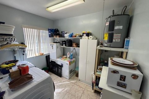 Casa en venta en Hialeah, Florida, 4 dormitorios, 194.17 m2 № 2058039 - foto 20