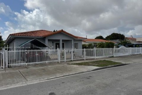 Casa en Hialeah, Florida 4 dormitorios, 194.17 m2 № 2058039