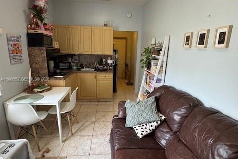 Casa en venta en Hialeah, Florida, 4 dormitorios, 194.17 m2 № 2058039 - foto 25