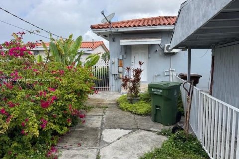 Casa en venta en Hialeah, Florida, 4 dormitorios, 194.17 m2 № 2058039 - foto 12