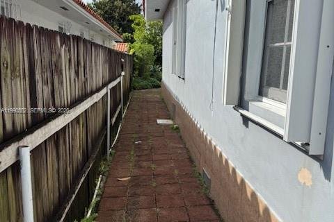 Casa en venta en Hialeah, Florida, 4 dormitorios, 194.17 m2 № 2058039 - foto 5