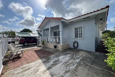 Casa en venta en Hialeah, Florida, 4 dormitorios, 194.17 m2 № 2058039 - foto 4