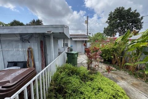 Casa en venta en Hialeah, Florida, 4 dormitorios, 194.17 m2 № 2058039 - foto 10