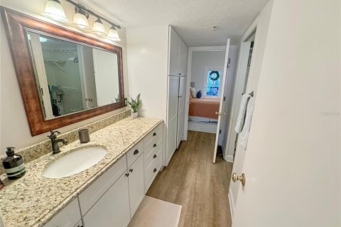 Condo in Sarasota, Florida, 3 bedrooms  № 931190 - photo 13