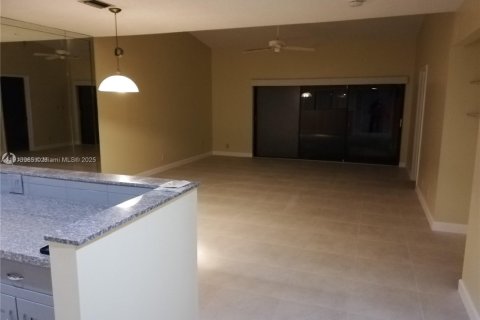 Casa en venta en Fort Lauderdale, Florida, 2 dormitorios, 116.87 m2 № 1971021 - foto 5