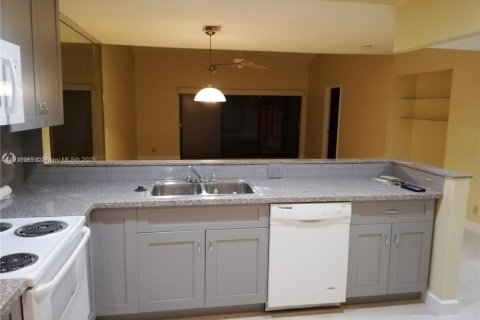 Casa en venta en Fort Lauderdale, Florida, 2 dormitorios, 116.87 m2 № 1971021 - foto 2