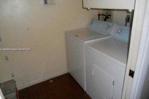 Casa en venta en Fort Lauderdale, Florida, 2 dormitorios, 116.87 m2 № 1971021 - foto 10