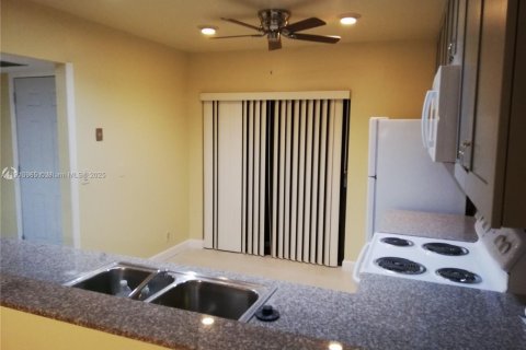 Casa en venta en Fort Lauderdale, Florida, 2 dormitorios, 116.87 m2 № 1971021 - foto 3