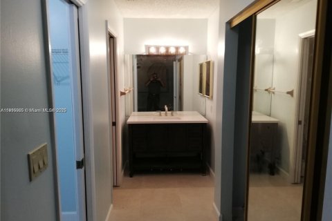 Casa en venta en Fort Lauderdale, Florida, 2 dormitorios, 116.87 m2 № 1971021 - foto 11