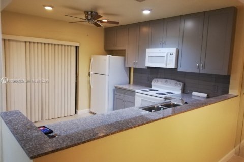 Casa en venta en Fort Lauderdale, Florida, 2 dormitorios, 116.87 m2 № 1971021 - foto 4