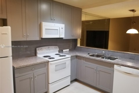 Casa en venta en Fort Lauderdale, Florida, 2 dormitorios, 116.87 m2 № 1971021 - foto 1