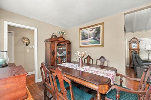 House in DeLand, Florida 3 bedrooms, 139.82 sq.m. № 2429420 - photo 17
