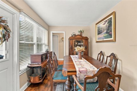House in DeLand, Florida 3 bedrooms, 139.82 sq.m. № 2429420 - photo 18