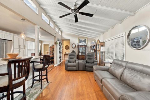 House in DeLand, Florida 3 bedrooms, 139.82 sq.m. № 2429420 - photo 3
