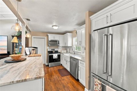 House in DeLand, Florida 3 bedrooms, 139.82 sq.m. № 2429420 - photo 15