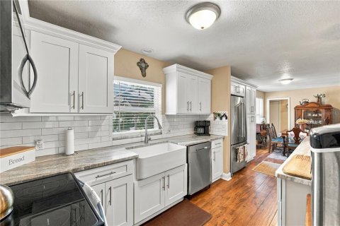 House in DeLand, Florida 3 bedrooms, 139.82 sq.m. № 2429420 - photo 13