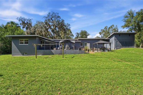 House in DeLand, Florida 3 bedrooms, 139.82 sq.m. № 2429420 - photo 2
