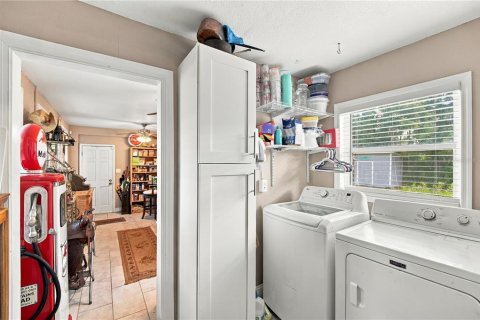 House in DeLand, Florida 3 bedrooms, 139.82 sq.m. № 2429420 - photo 21