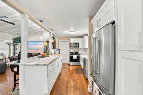 House in DeLand, Florida 3 bedrooms, 139.82 sq.m. № 2429420 - photo 14