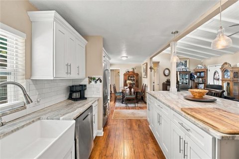 House in DeLand, Florida 3 bedrooms, 139.82 sq.m. № 2429420 - photo 16